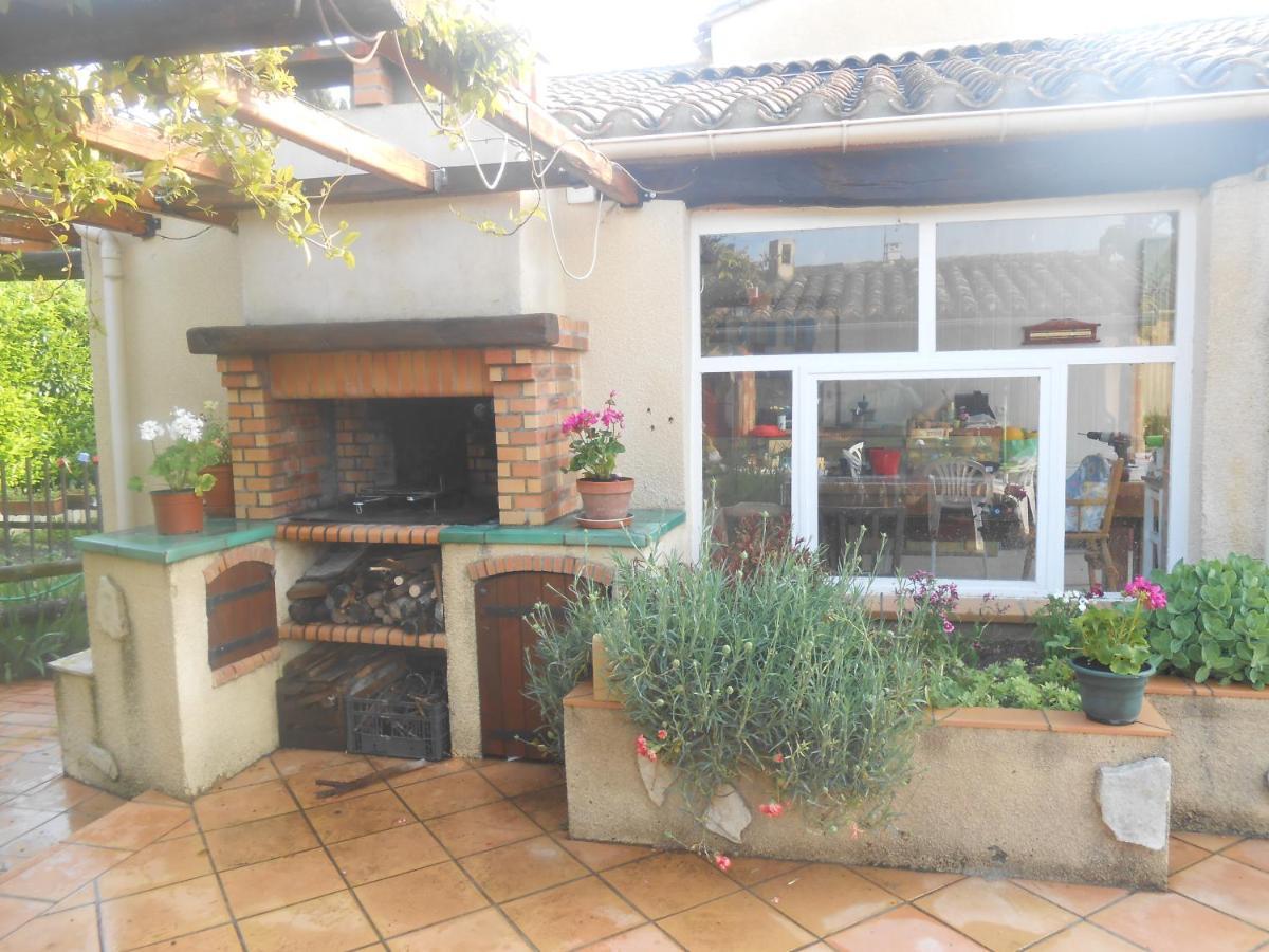 Appartamento Gite T2 Avec Grande Piscine Villeneuve-la-Comptal Esterno foto